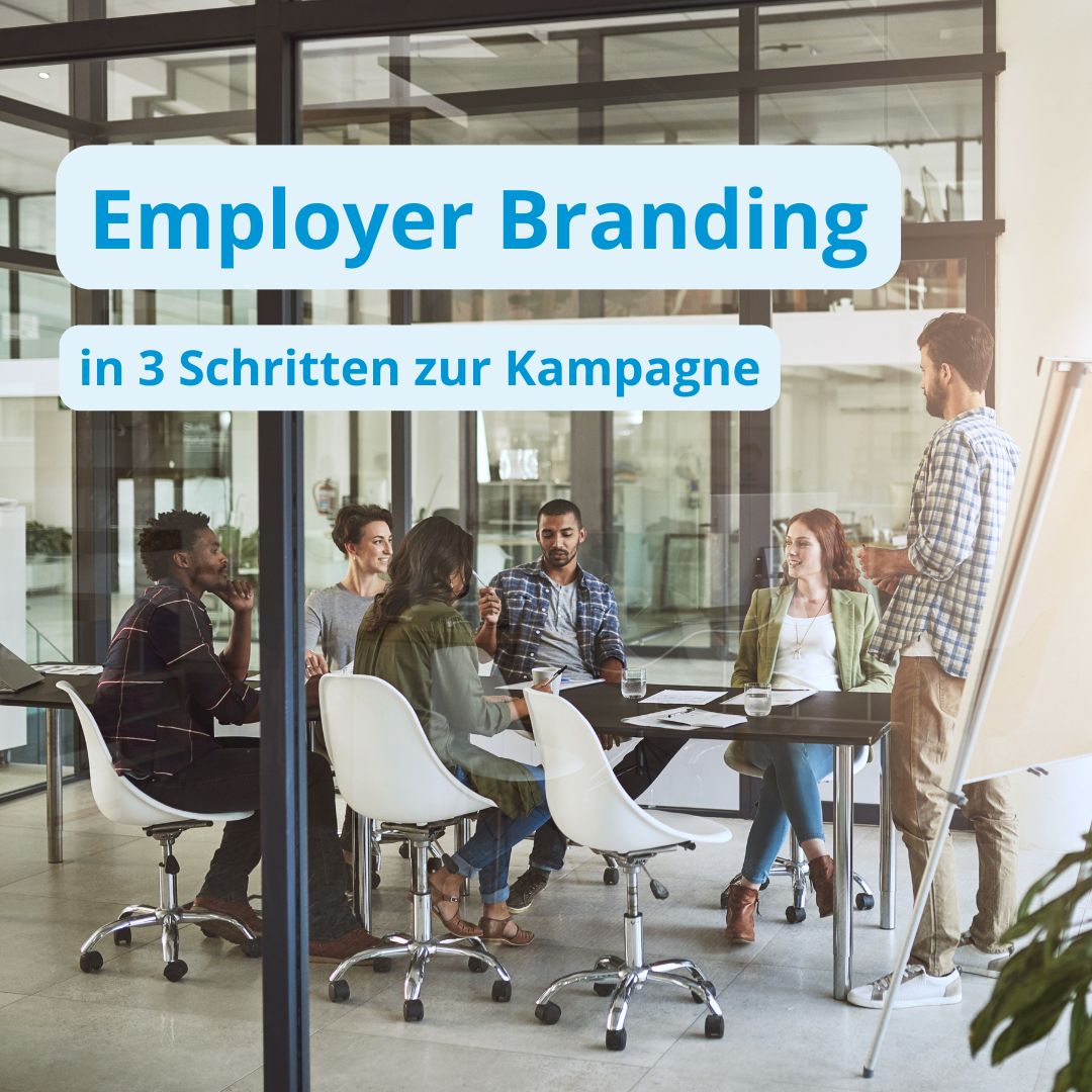 Team konzipiert Employer Branding Kampagne im Büro